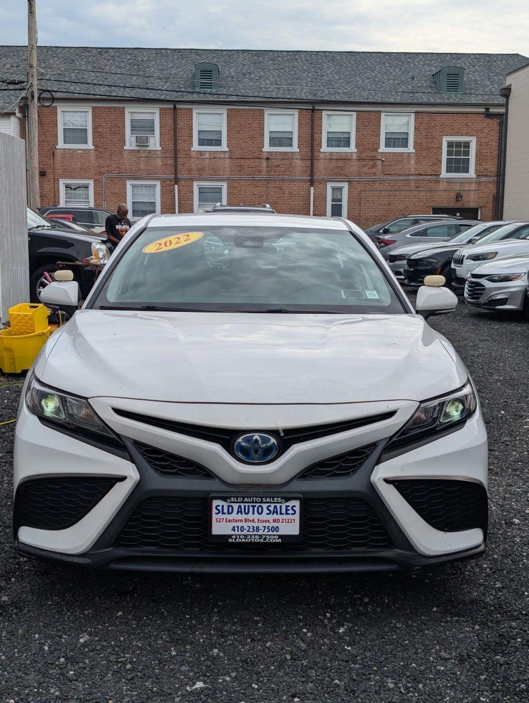 Toyota Camry Hybrid SE 2022