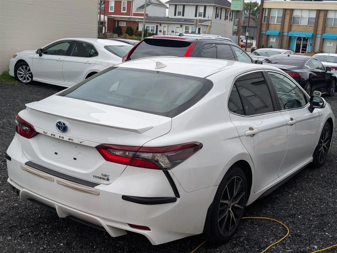Toyota Camry Hybrid SE 2022
