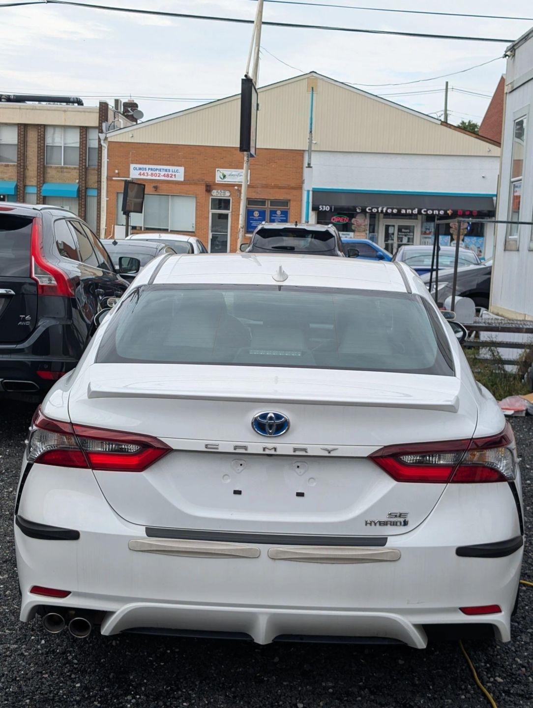 Toyota Camry Hybrid SE 2022