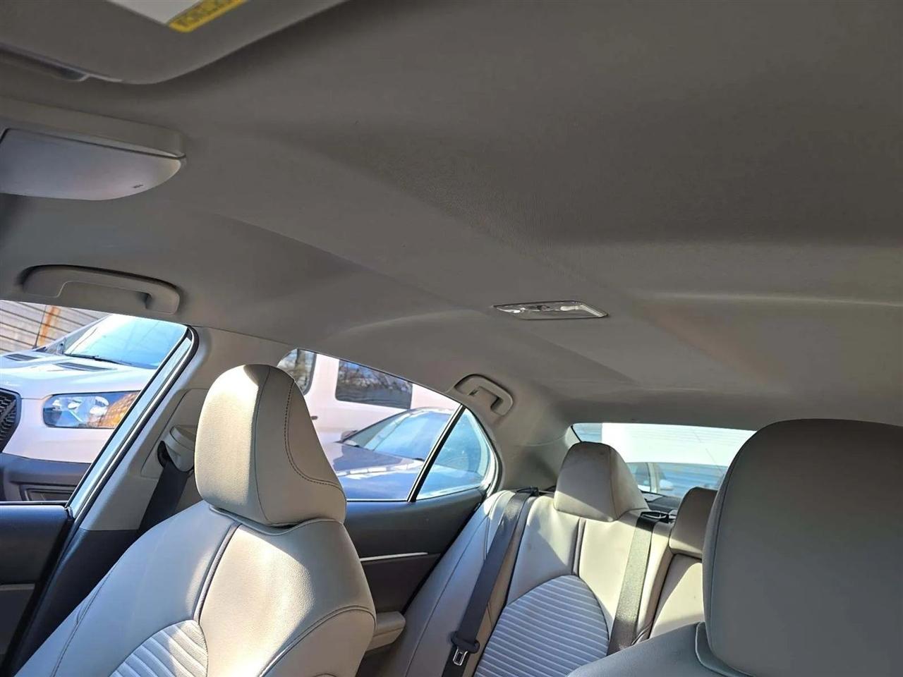 Toyota Camry Hybrid SE 2022