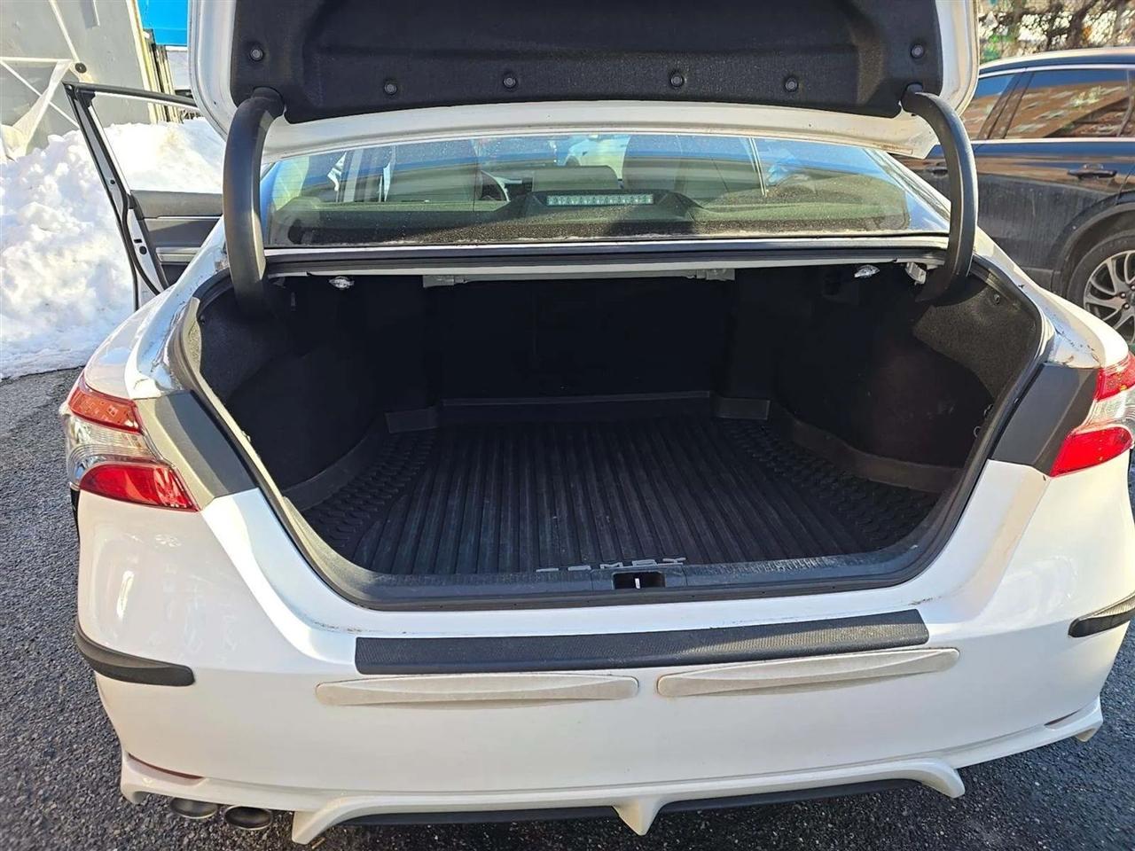 Toyota Camry Hybrid SE 2022