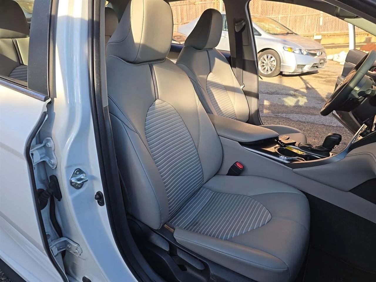 Toyota Camry Hybrid SE 2022