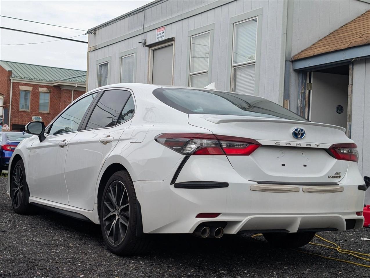 Toyota Camry Hybrid SE 2022