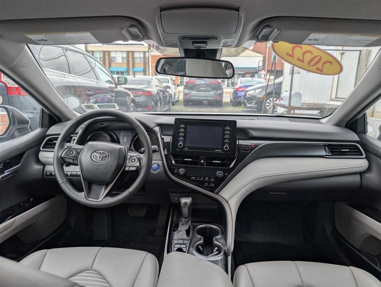 Toyota Camry Hybrid SE 2022