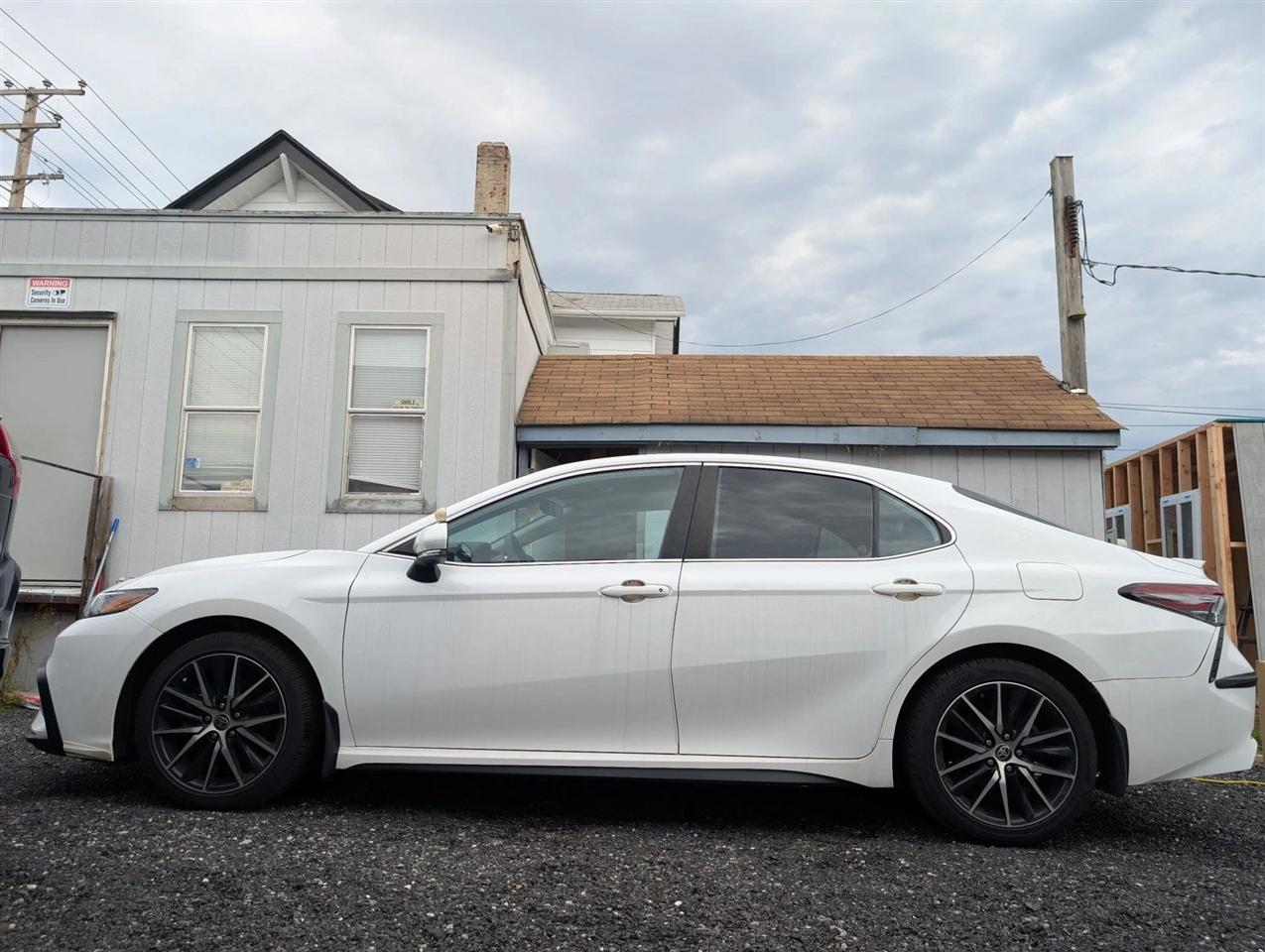 Toyota Camry Hybrid SE 2022