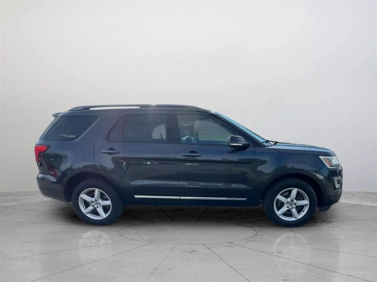 Ford Explorer XLT 4WD 2017