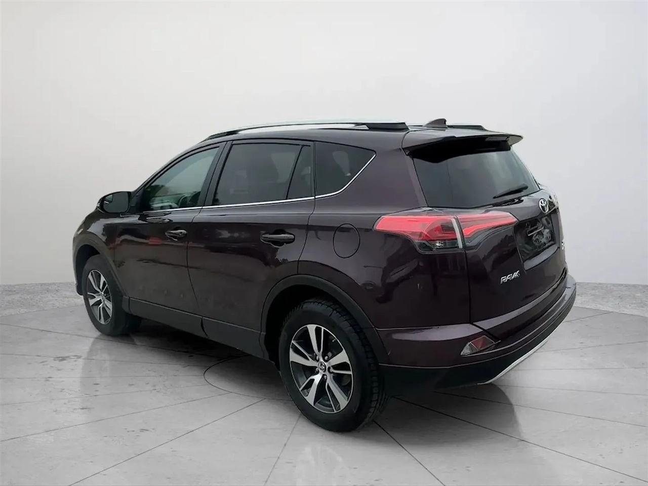 Toyota RAV4 XLE AWD 2016