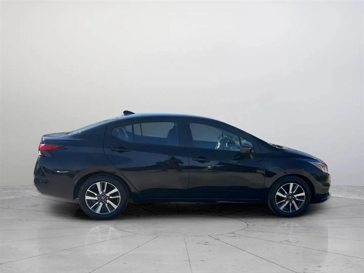 Nissan Versa SV 2021