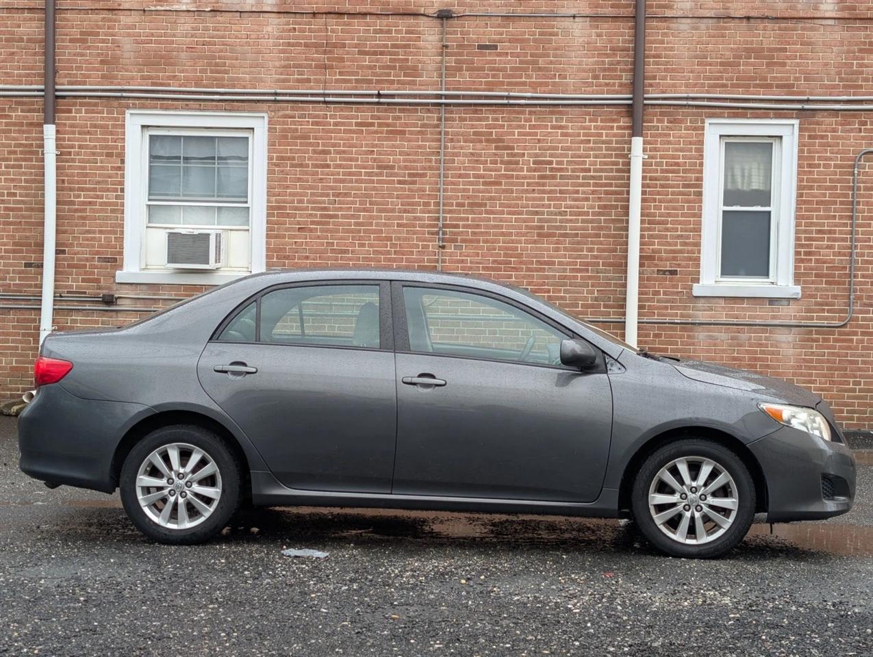 Toyota Corolla XLE 4-Speed AT 2010