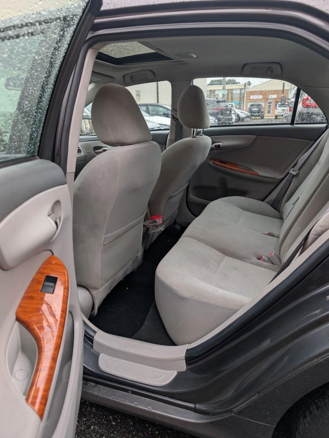 Toyota Corolla XLE 4-Speed AT 2010