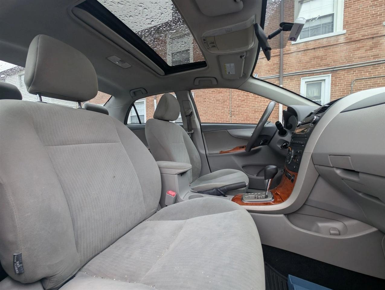 Toyota Corolla XLE 4-Speed AT 2010