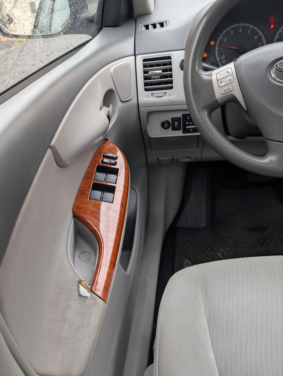 Toyota Corolla XLE 4-Speed AT 2010