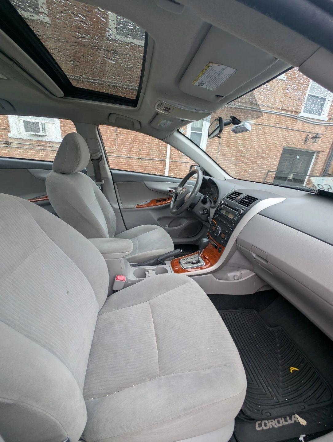 Toyota Corolla XLE 4-Speed AT 2010