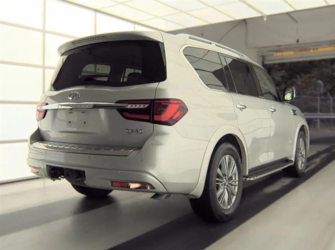 Infiniti QX80 LUXE 2021