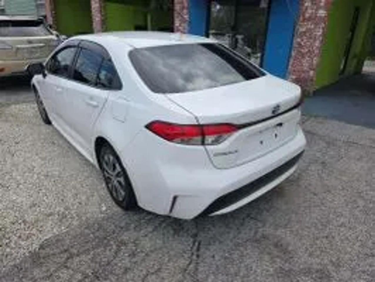 Toyota Corolla LE Hybrid 2021