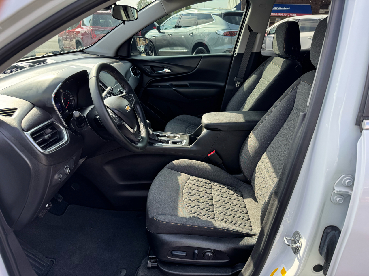 2023 Chevrolet Equinox LT photo 12