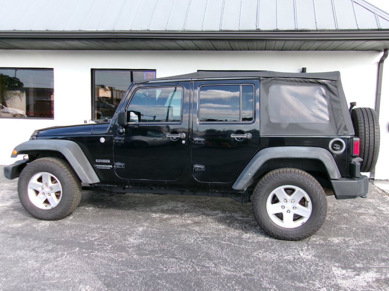 Jeep Wrangler Unlimited Sport 4WD 2014 Jeep Wrangler Unlimited Sport 4WD 2014