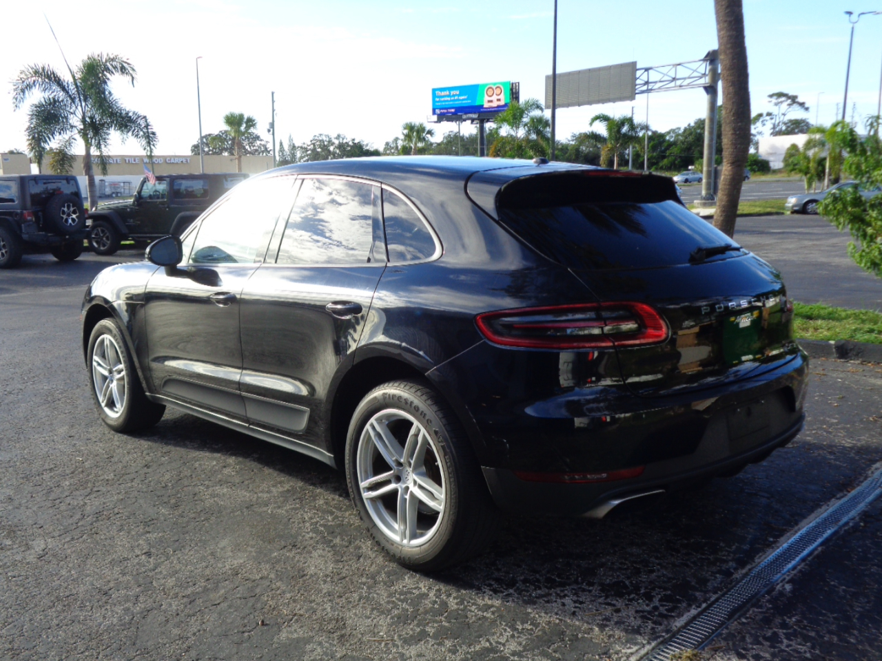 2017 Porsche Macan Base photo 3