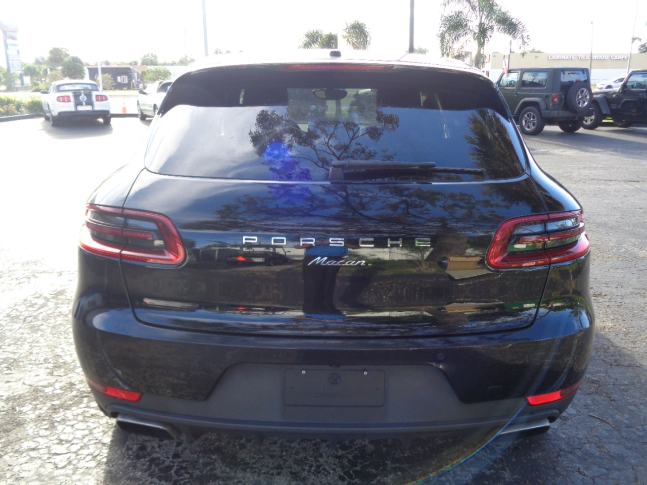 2017 Porsche Macan Base photo 4