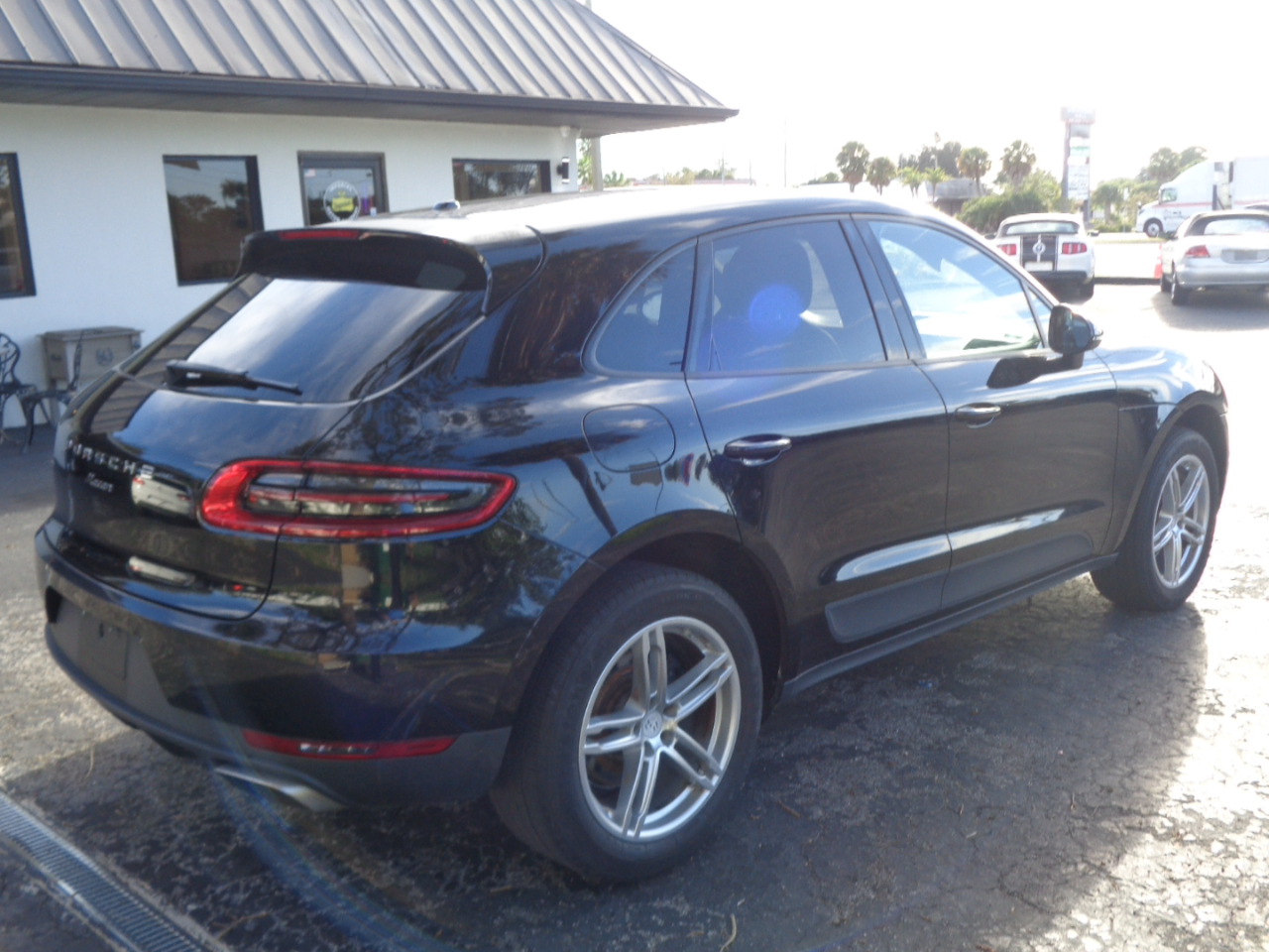 2017 Porsche Macan Base photo 5