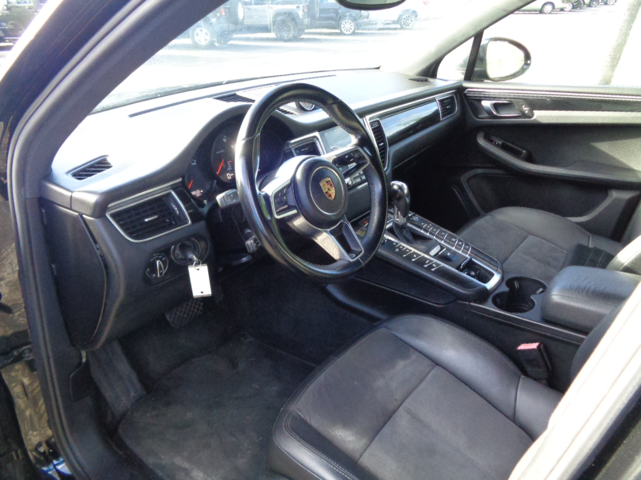 2017 Porsche Macan Base photo 15
