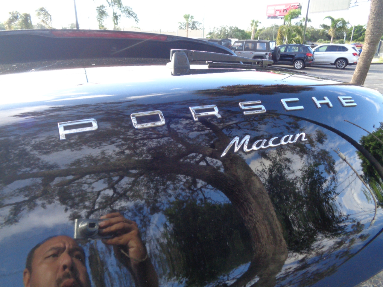 2017 Porsche Macan Base photo 18