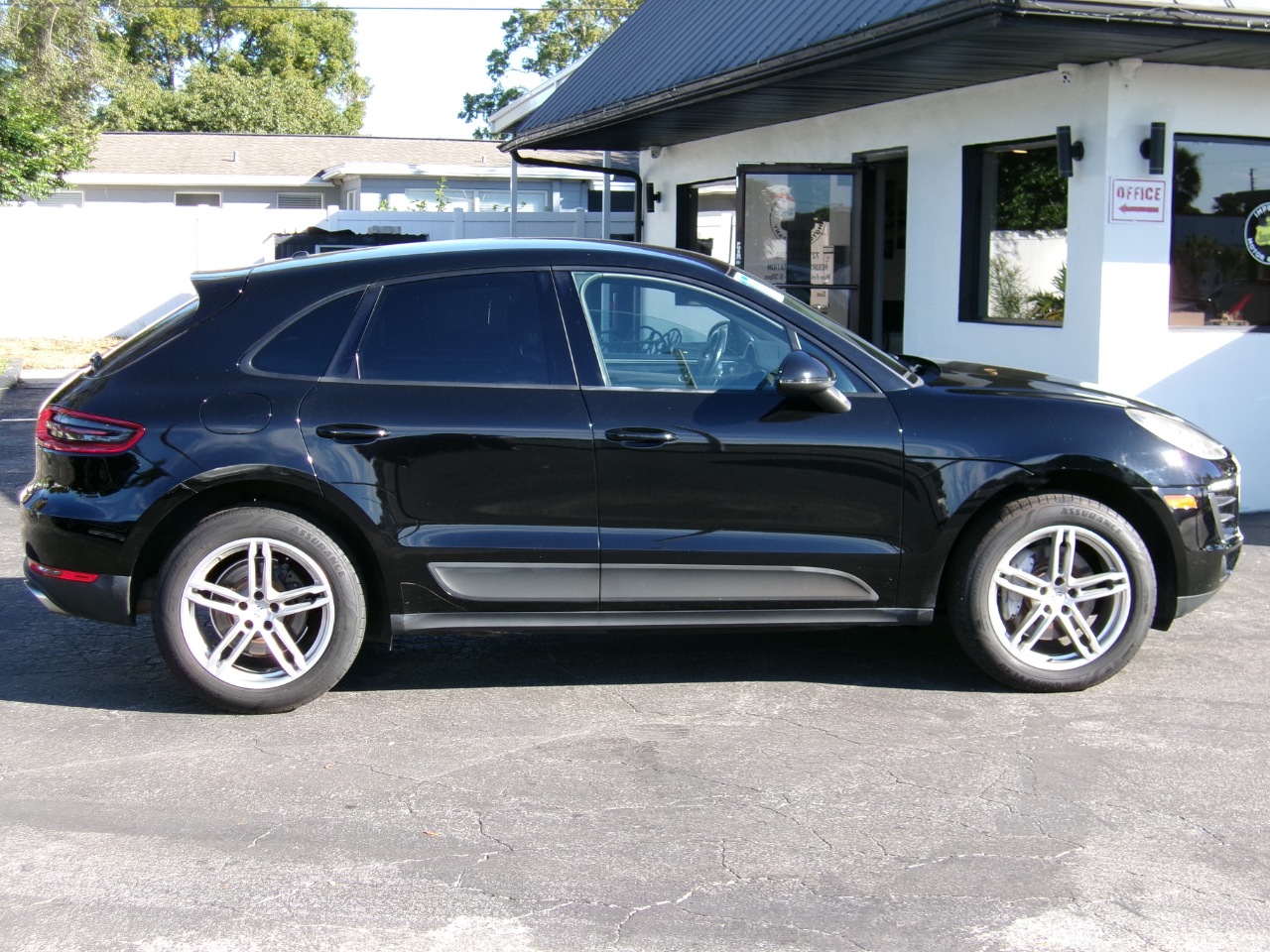 Porsche Macan Base 4D SAV 2017