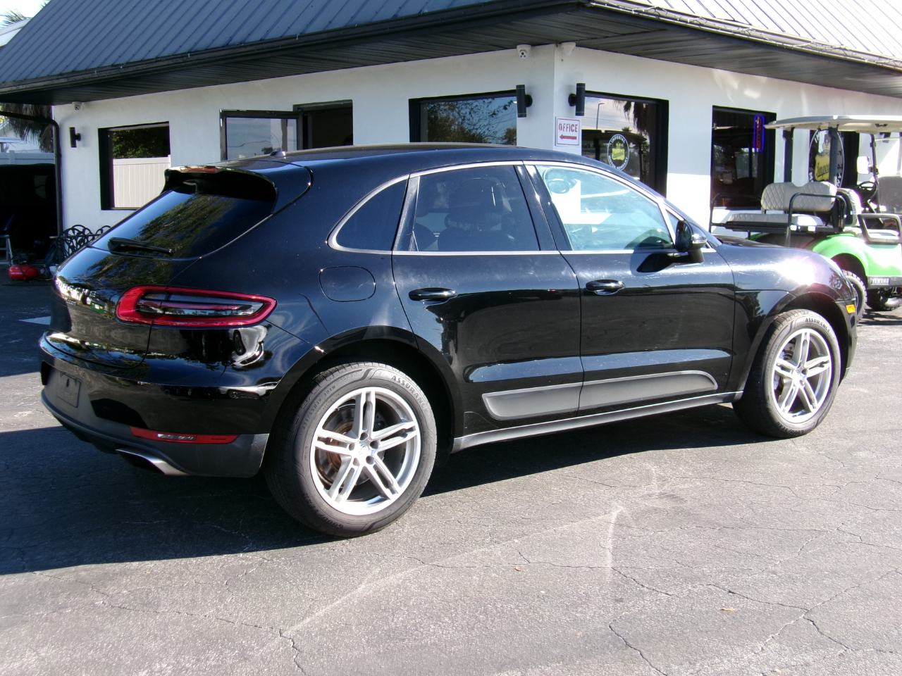 Porsche Macan Base 4D SAV 2017