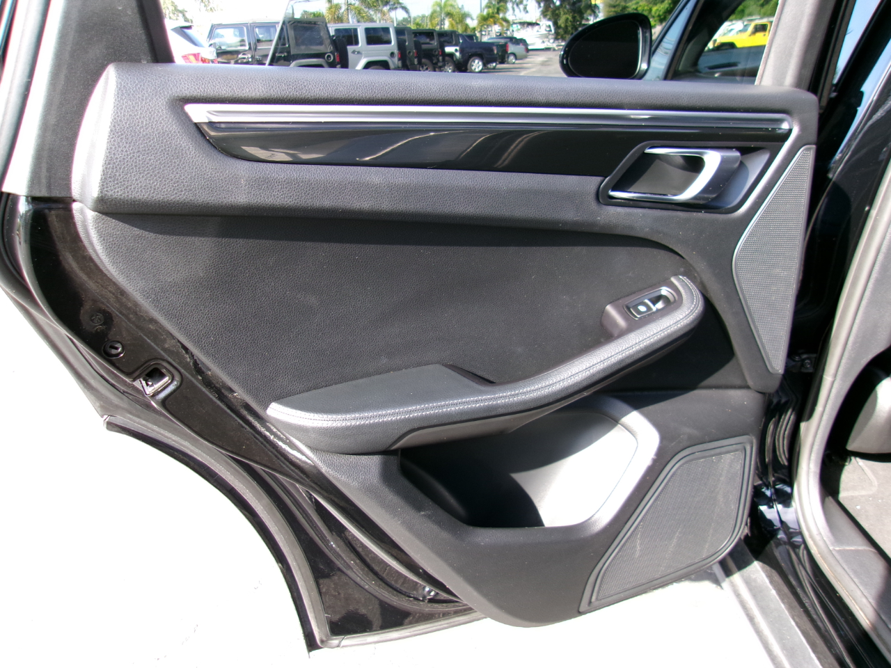 Porsche Macan Base 4D SAV 2017