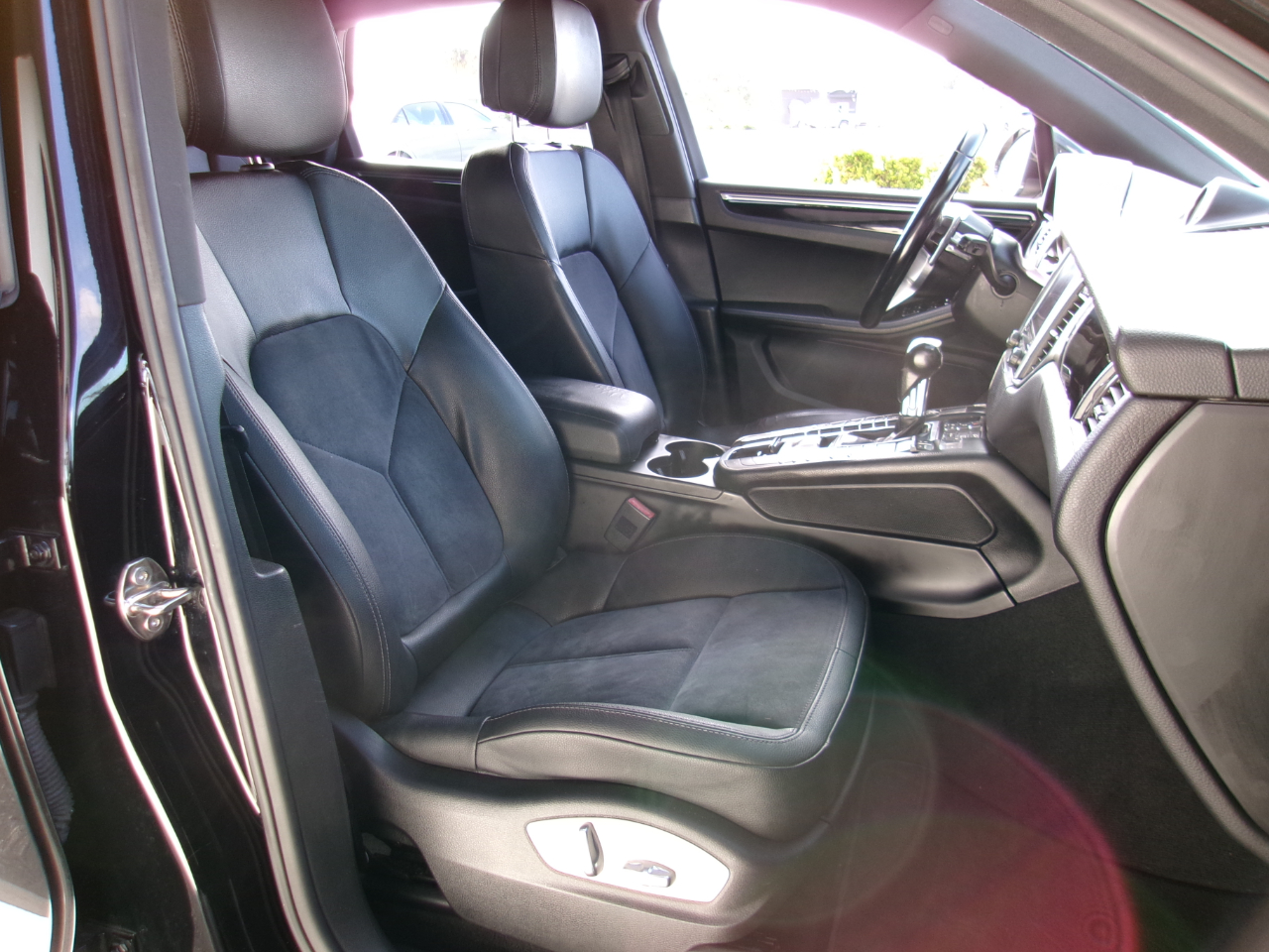 Porsche Macan Base 4D SAV 2017