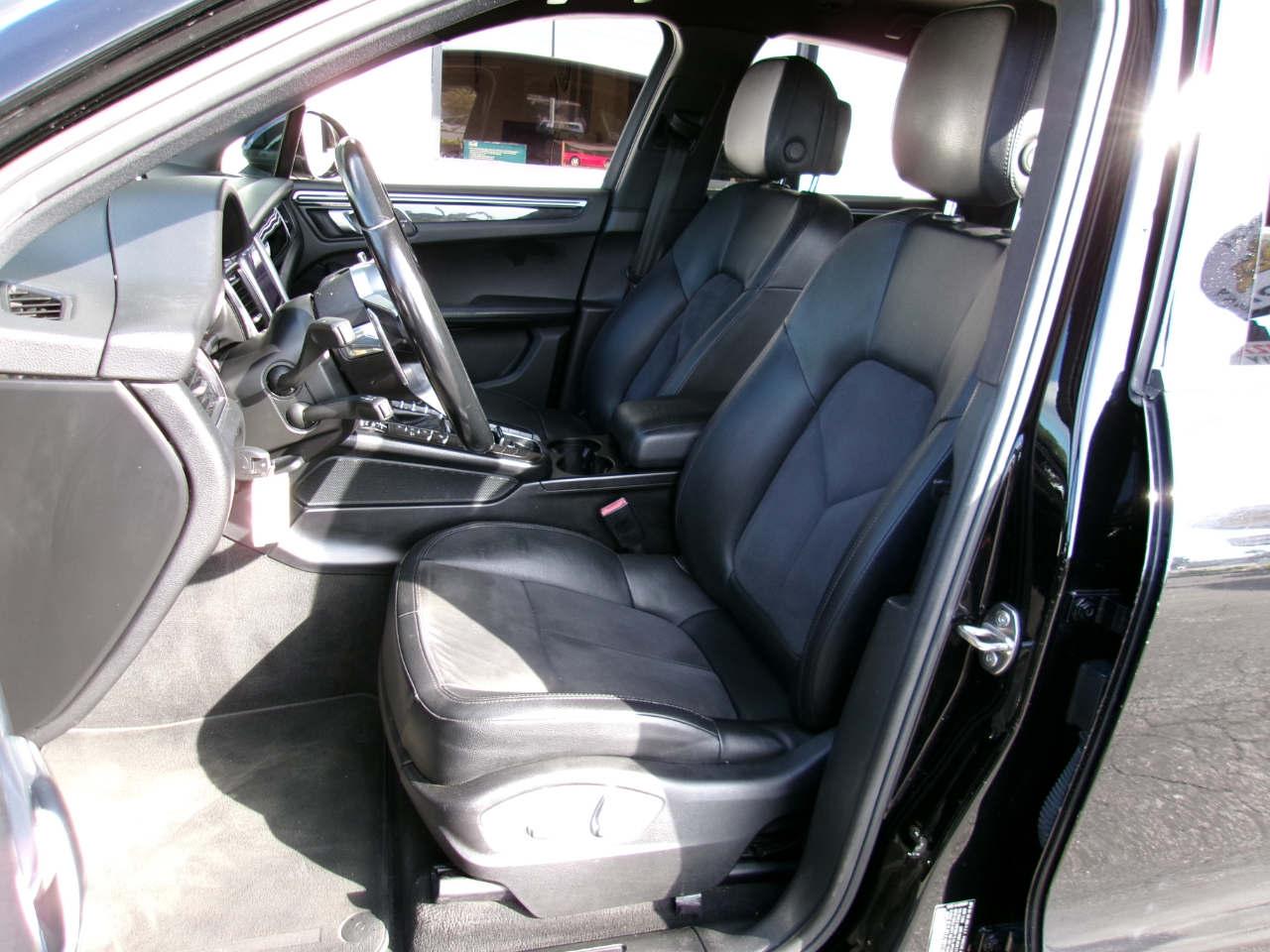 Porsche Macan Base 4D SAV 2017