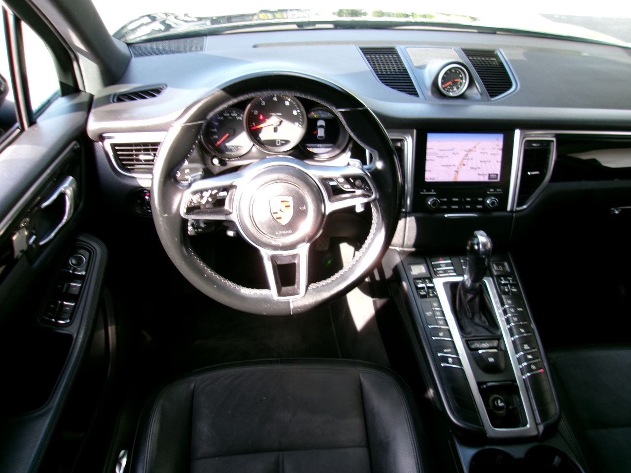 Porsche Macan Base 4D SAV 2017