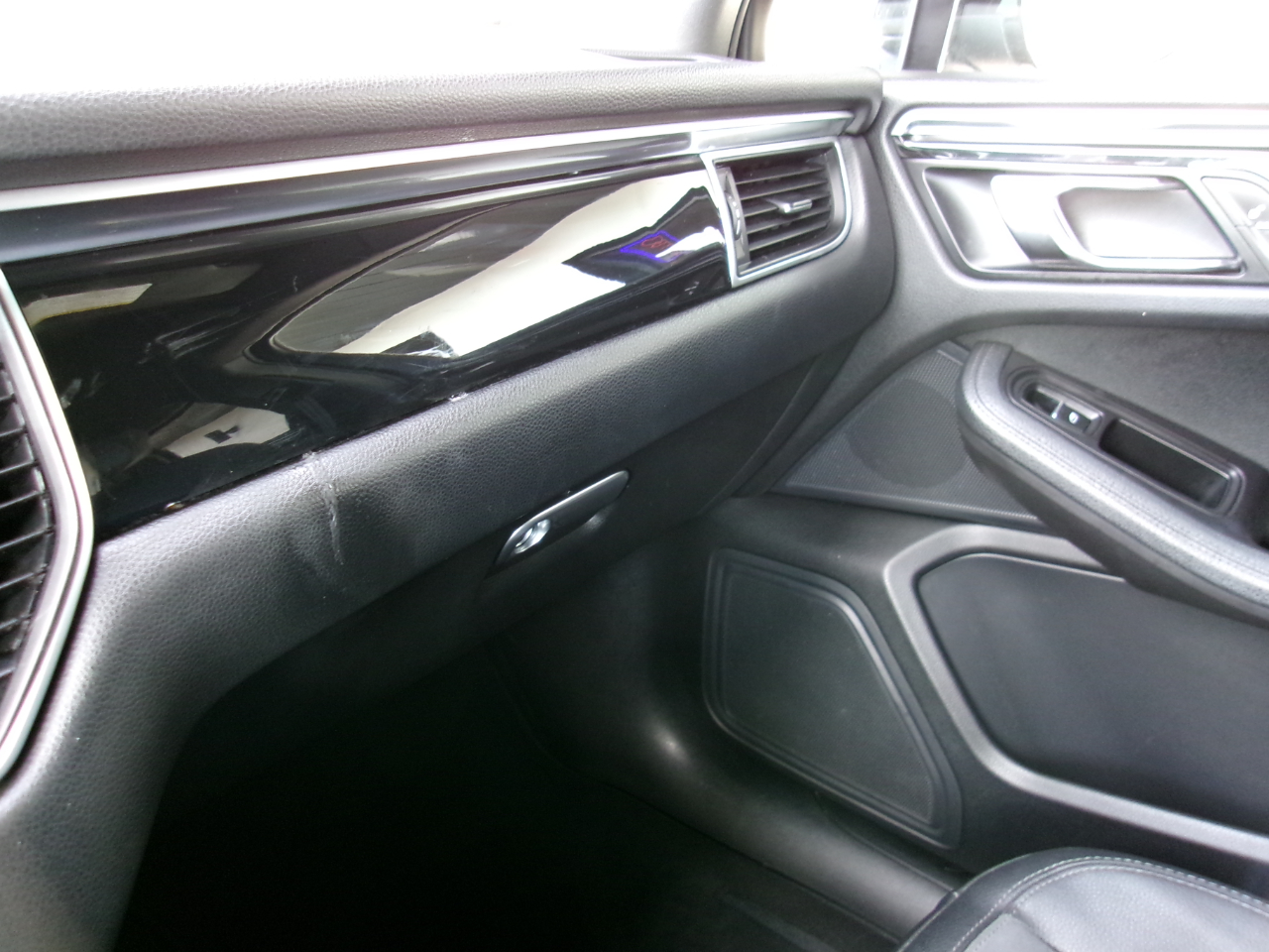 Porsche Macan Base 4D SAV 2017