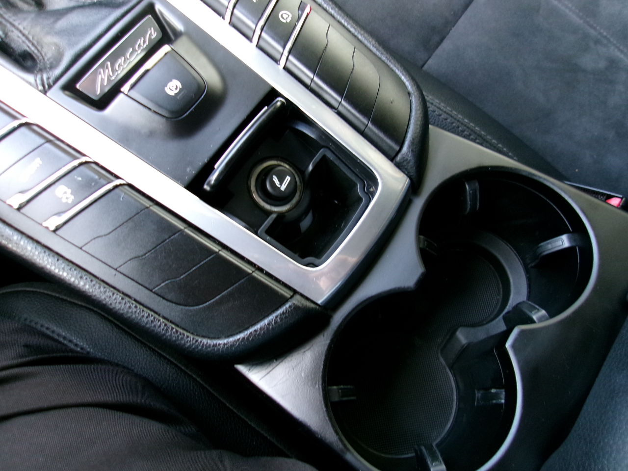 Porsche Macan Base 4D SAV 2017