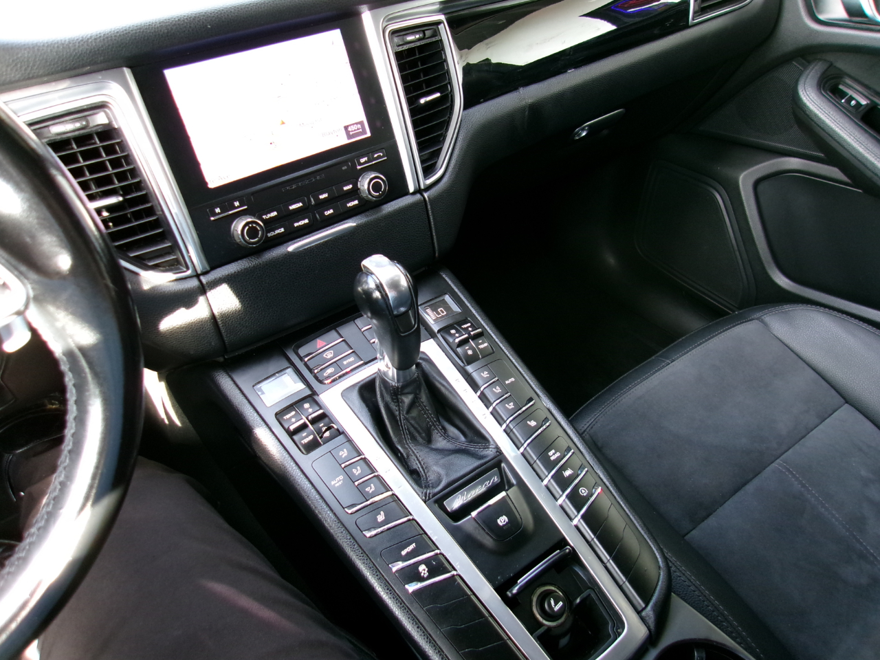 Porsche Macan Base 4D SAV 2017