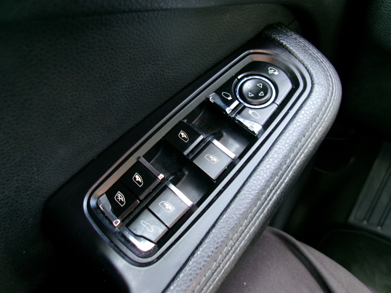 Porsche Macan Base 4D SAV 2017