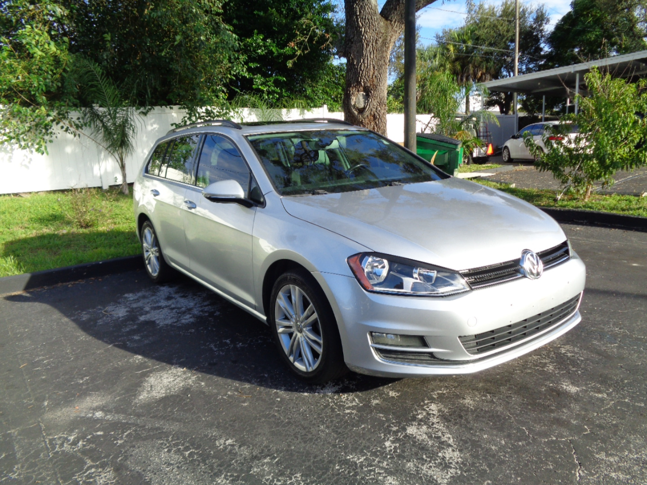 2015 Volkswagen Golf SportWagen TDI SE photo 3