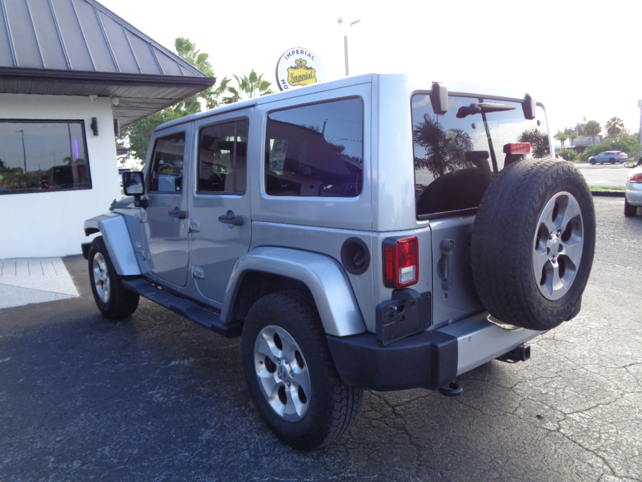 2015 Jeep Wrangler Unlimited Sahara photo 3