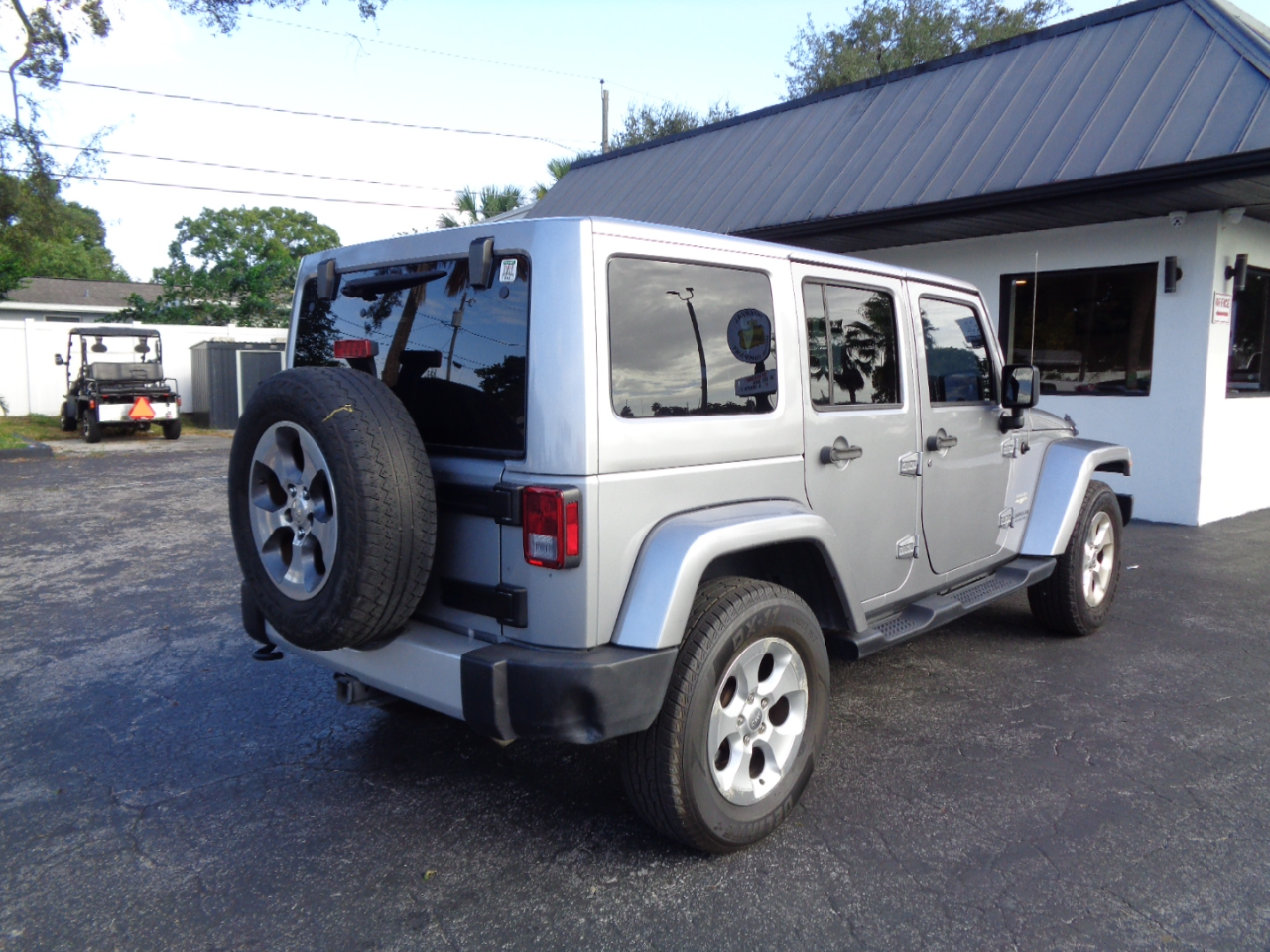 2015 Jeep Wrangler Unlimited Sahara photo 4