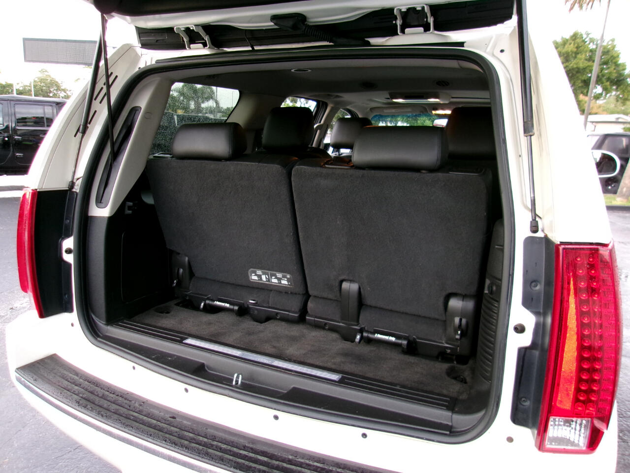 Cadillac Escalade Luxury AWD 2014