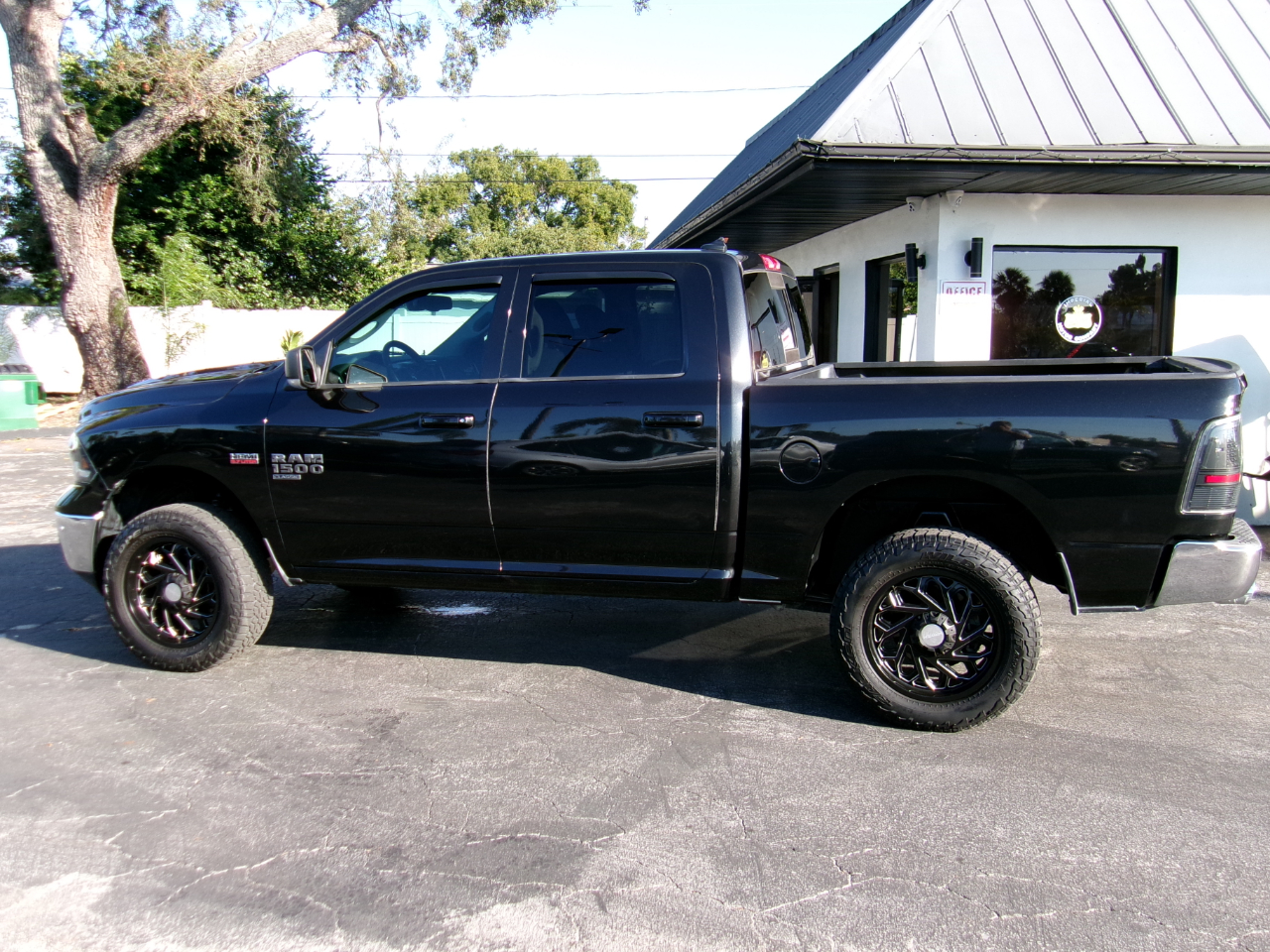 RAM 1500 Classic Big Horn 4x2 Crew Cab 5'7" Box 2019