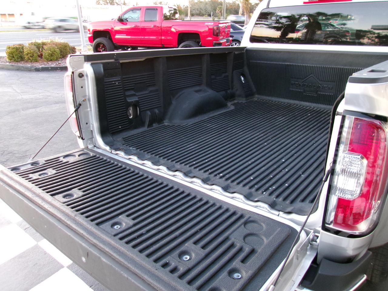 GMC Canyon SLE Crew Cab 2WD Long Box 2015