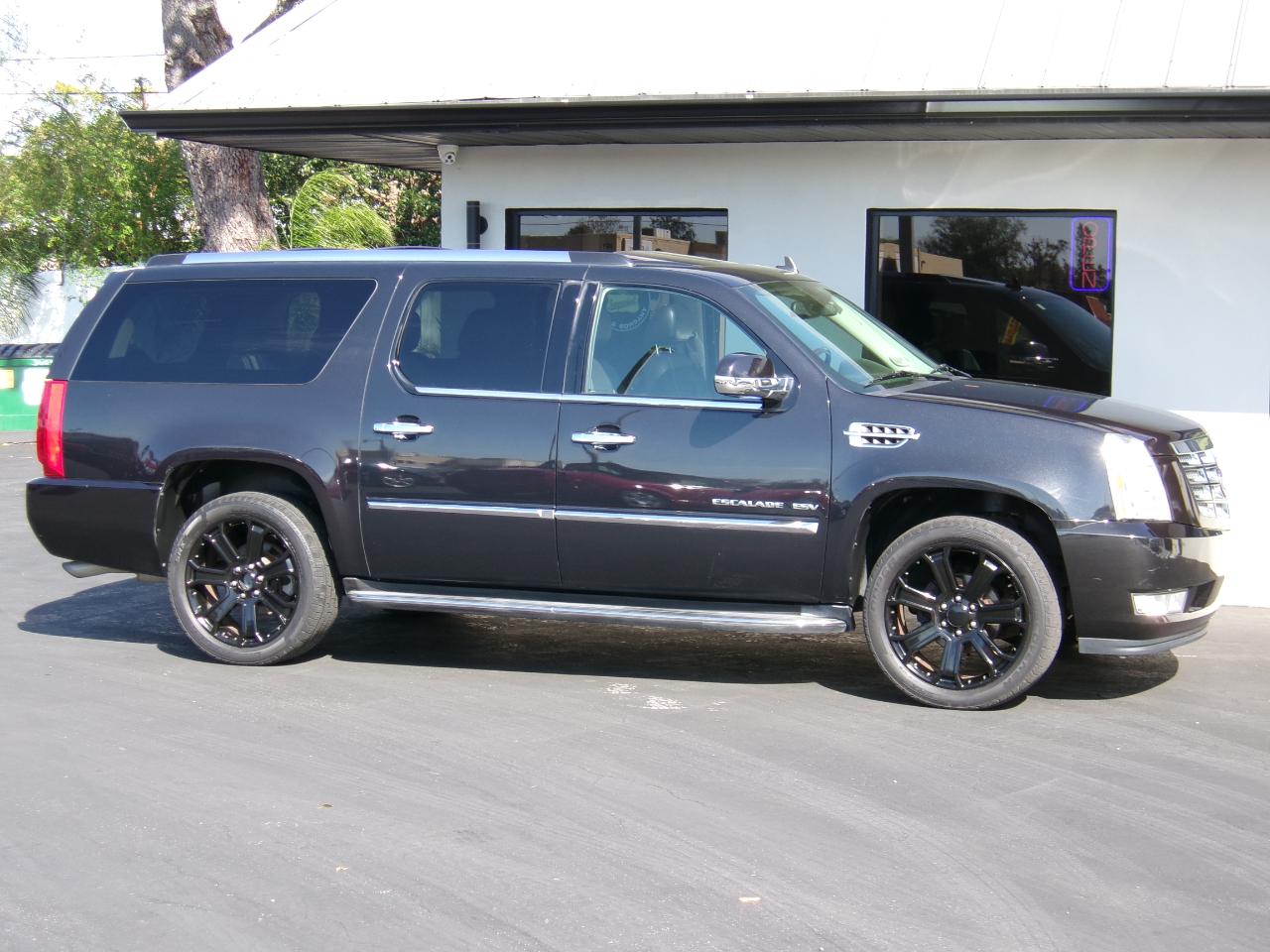 Cadillac Escalade ESV AWD Luxury 2012
