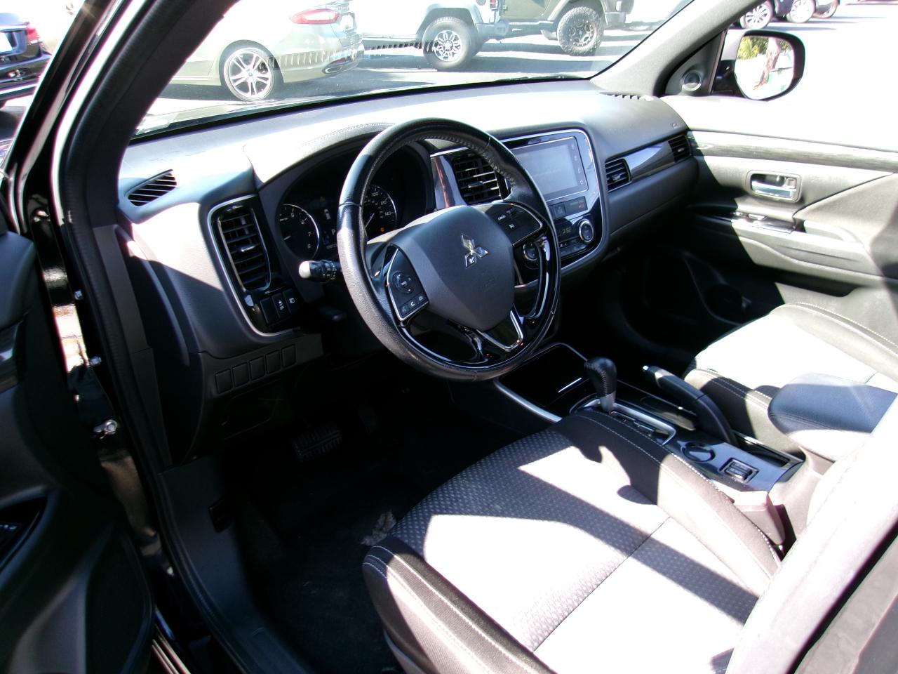 Mitsubishi Outlander  2018