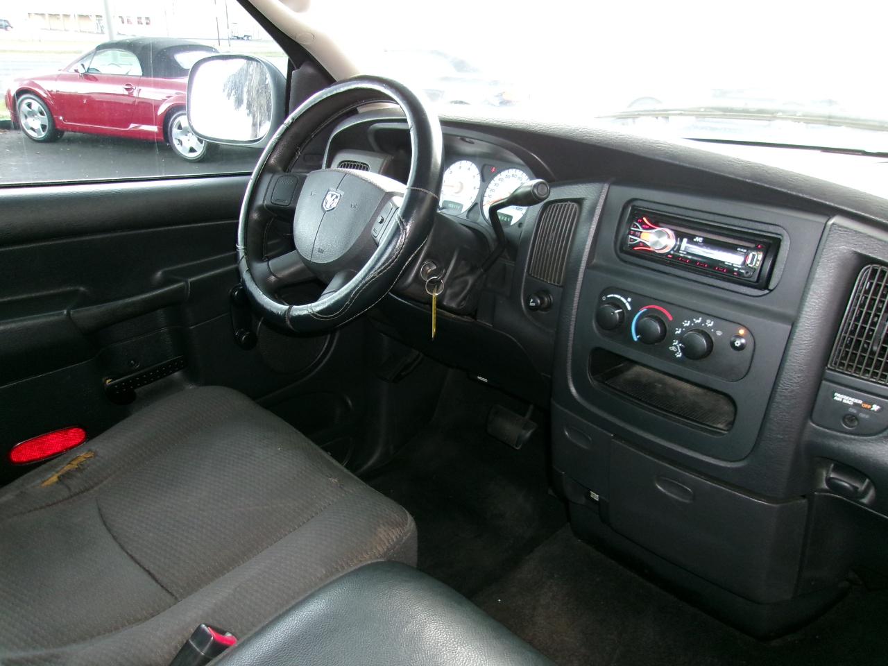 Dodge Ram 1500 ST 2WD 2004