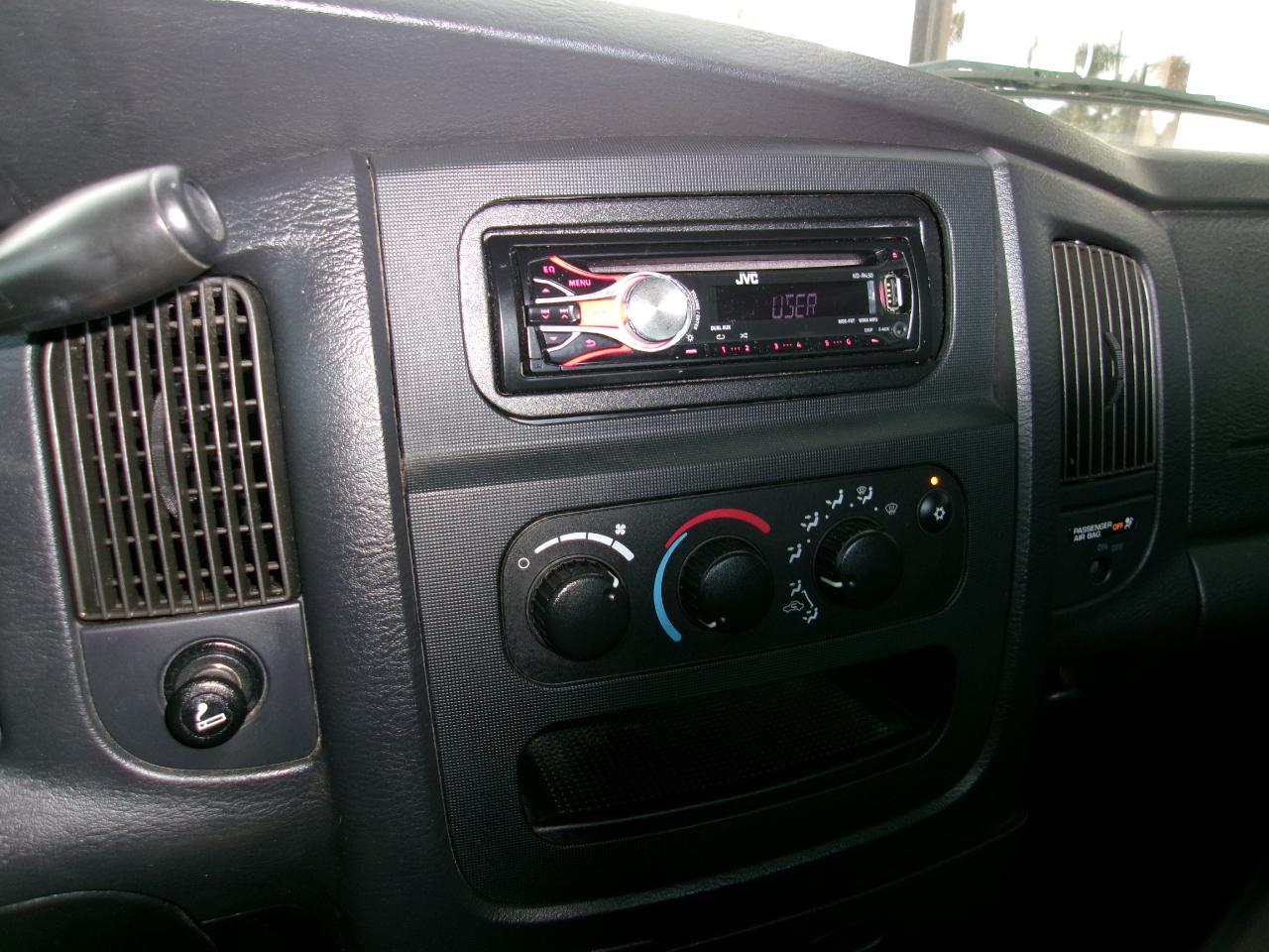 Dodge Ram 1500 ST 2WD 2004