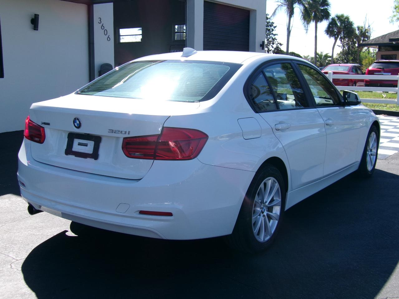 BMW 3-Series 320i xDrive Sedan 2018