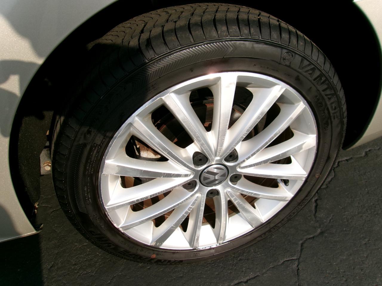 Volkswagen Jetta SEL PZEV 2013