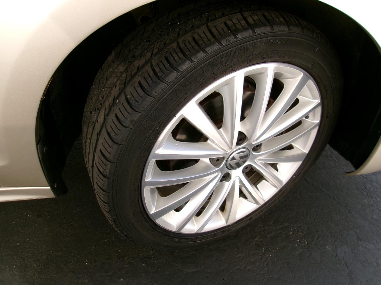 Volkswagen Jetta SEL PZEV 2013