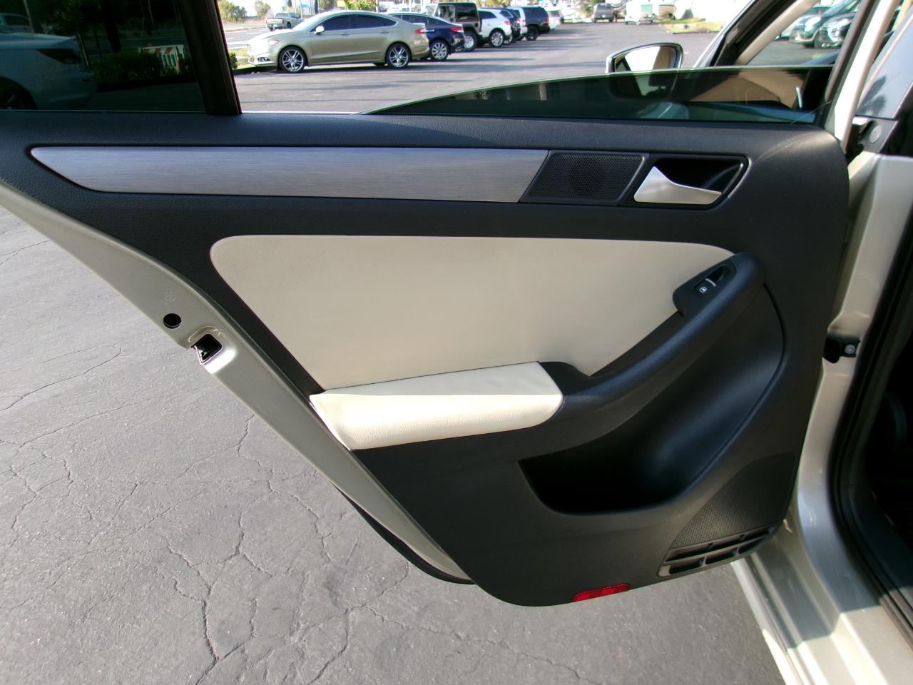 Volkswagen Jetta SEL PZEV 2013